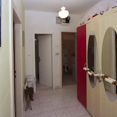 Brane Apartment Split